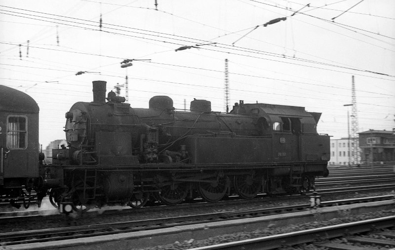 78 361, vor Zug; Bf Hamburg Diebsteich