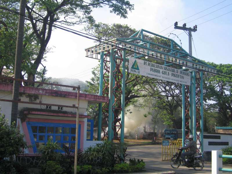 Pabrik Gula Pagotan: Eingangstor mit Fabriknamen