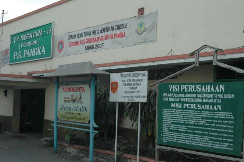 Pabrik Gula Pangka: Verwaltungs-Eingang / Masuk kantor