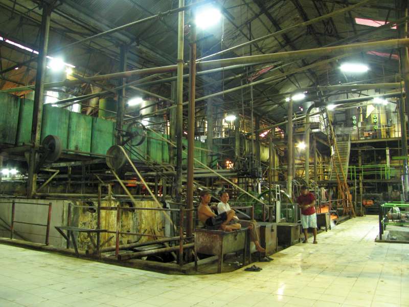 Pabrik Gula Olean: Links: Kochstation und Verdampfstation