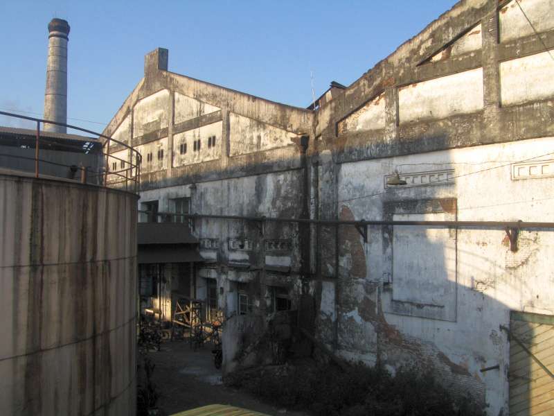 Pabrik Gula Watoetoelis: Fabrikgebäude / Gedung pabrik