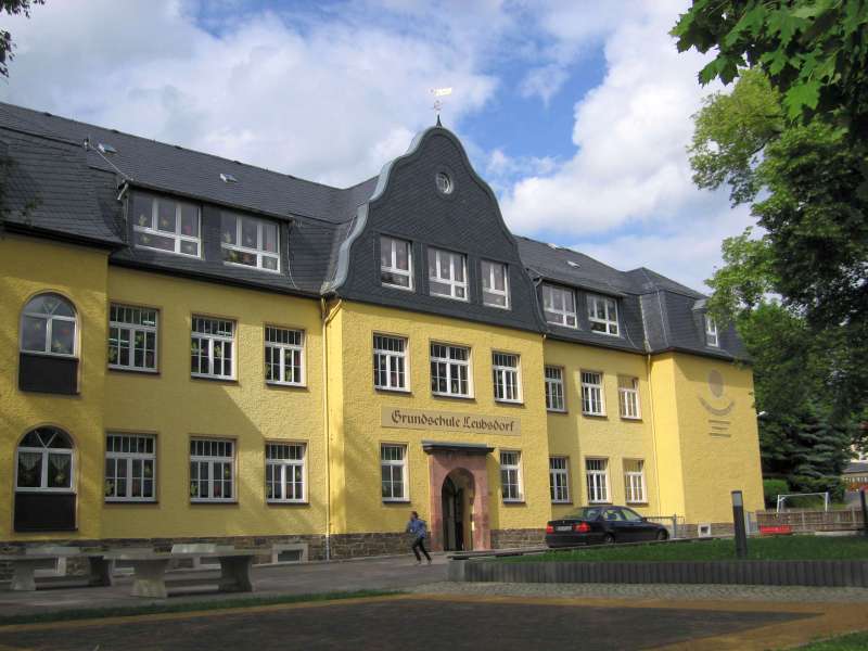 Gemeindeverwaltung Leubsdorf: Schulhaus