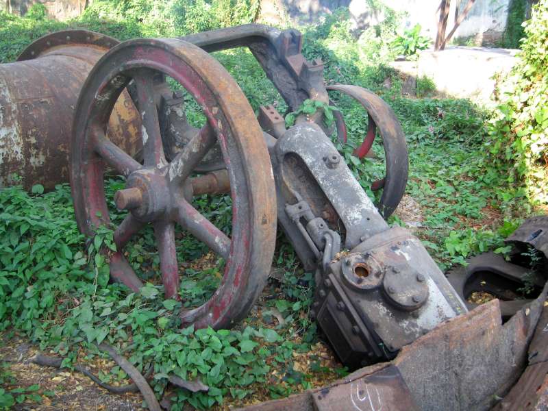 P.G. Wonolangan: Reste einer Dampfmaschine
