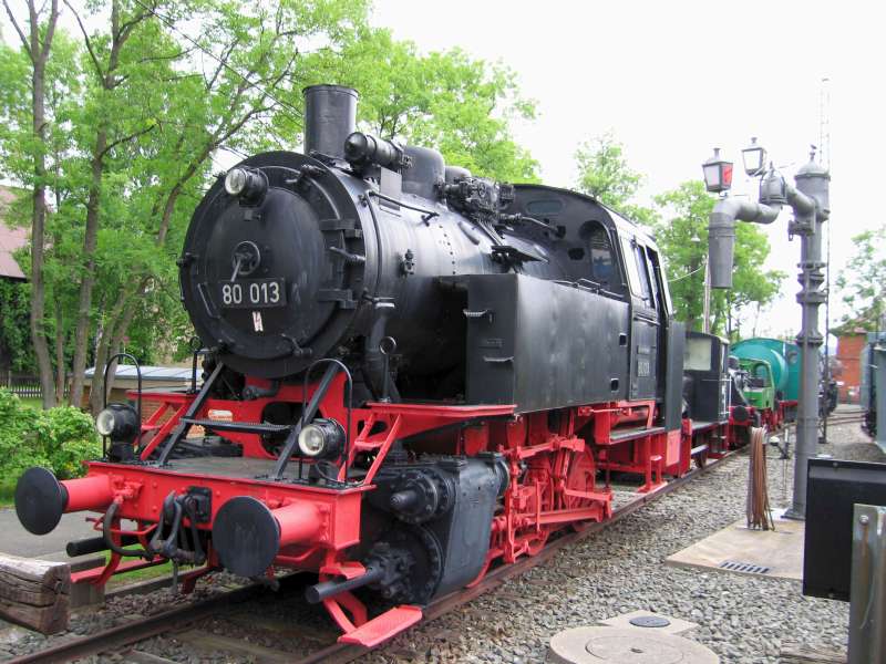 Dampflokomotive: halbseitlich links