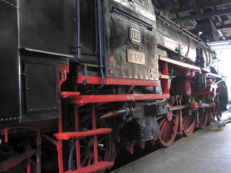 Dampflokomotive: Ansicht rechts, von hinten