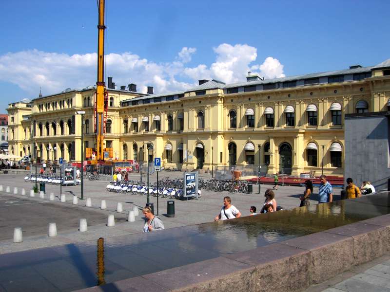 Bahnhofsgebäude: Südseite am Christian Frederiks plass