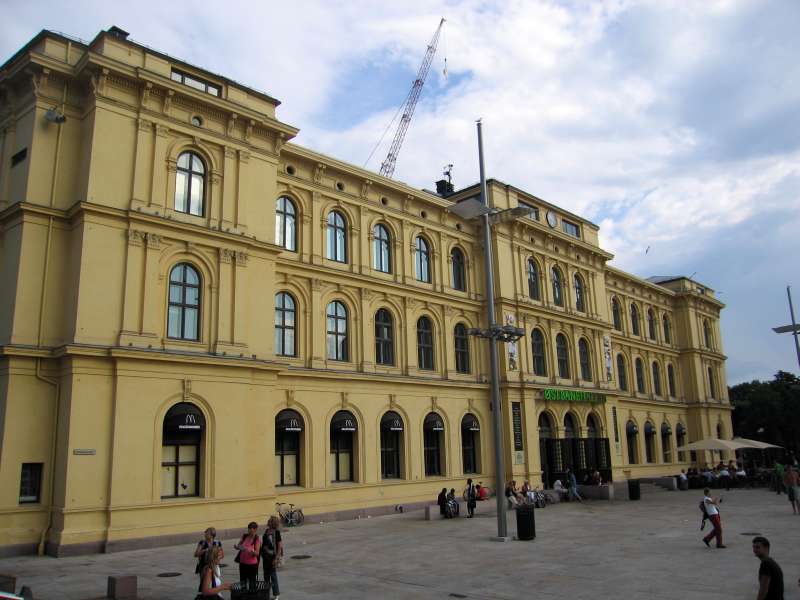 Bahnhofsgebäude: Quergebäude