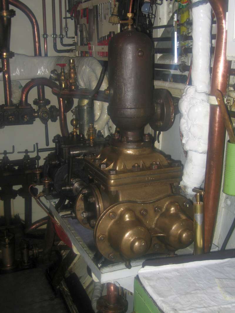 Dampfpumpe: Pumpzylinder vorn