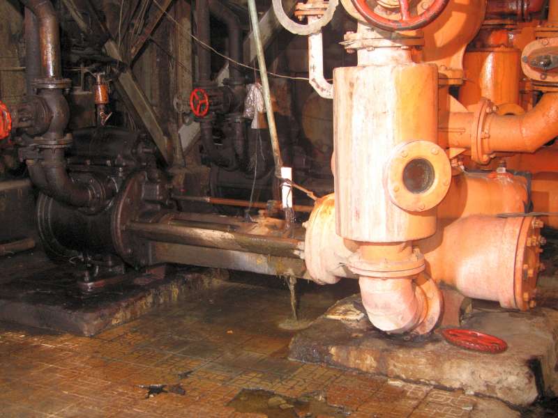 Dampfpumpe: Pumpzylinder hinten links (Zustand 2007)