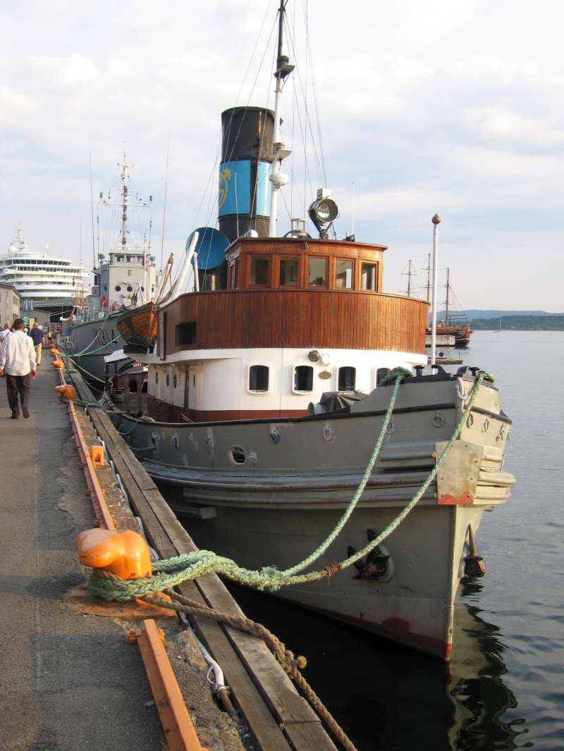 Schiffsdampfmaschine: Schiff am Anleger im Hafen Oslo