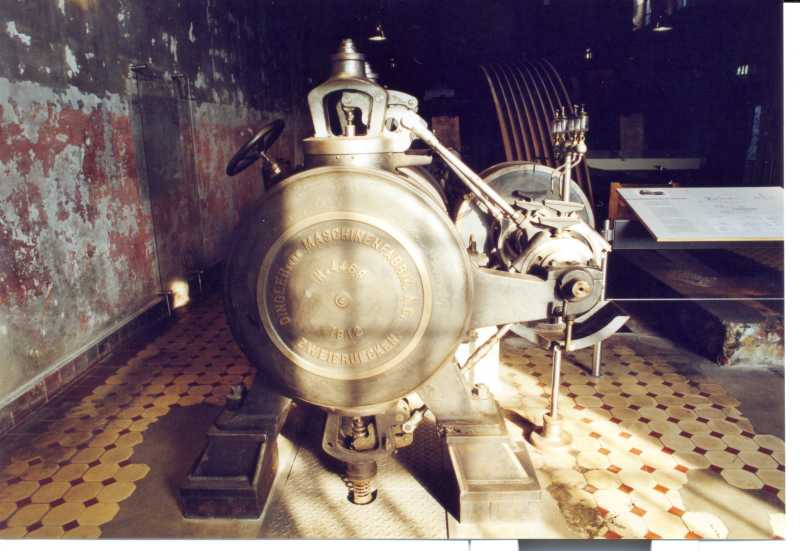 Dampfmaschine: im Rheinischen Industriemuseum
