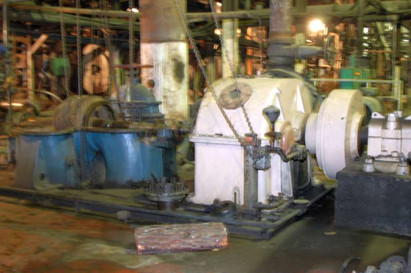 Dampfmaschine mit Getriebe und Pumpe
