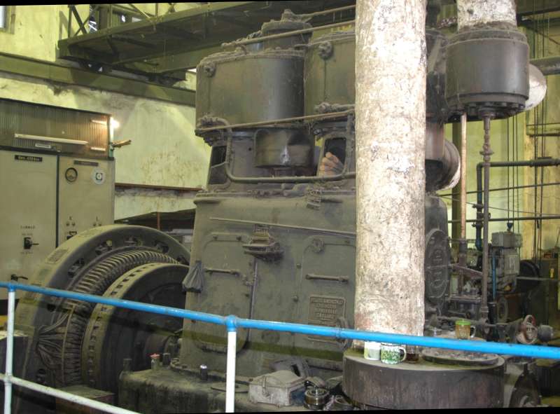 Zwillingsdampfmaschine: Generator links hinten