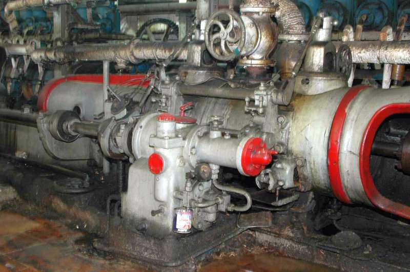 Dampfpumpe: Dampfzylinder mit Regler und Ventilsteuerung
