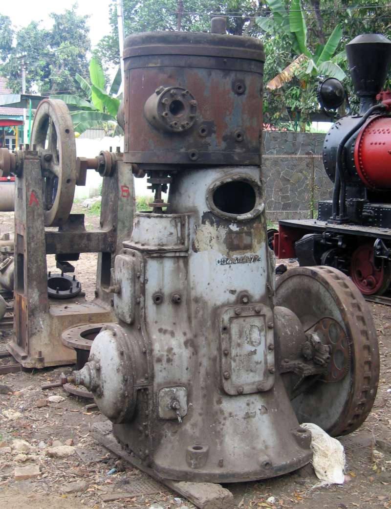Dampfmaschine: Regler vorn links