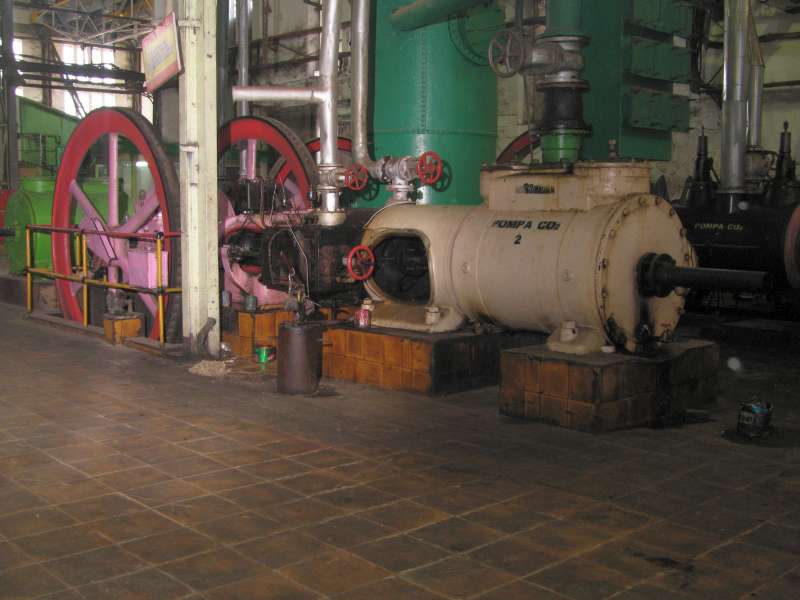 Dampfpumpe: Pumpzylinder mittig