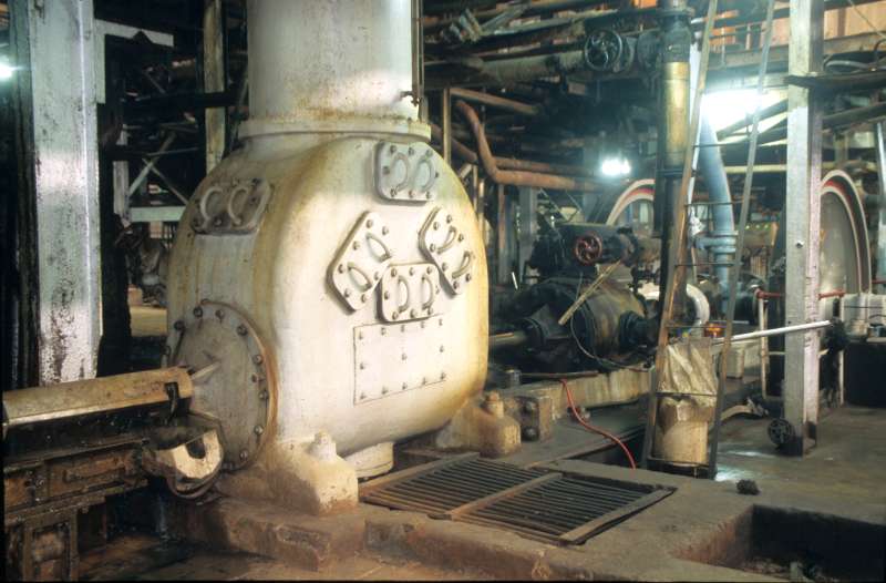 Dampfpumpe: links vorn der Pumpzylinder (guter Zustand)