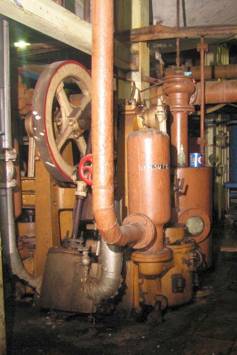 Dampfpumpe: Dampfzylinder unten vorn