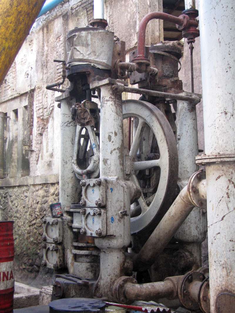 Dampfpumpe: Rückseite mit Anschlüssen für die Pumpe