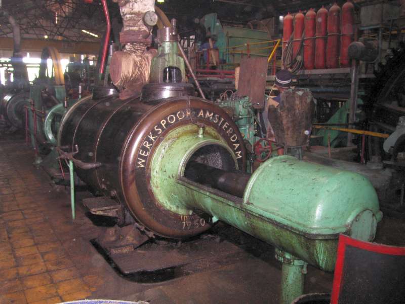 Dampfmaschine: Zylinderdeckel-Seite, von außen