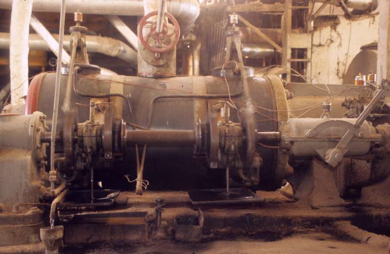 Dampfmaschine: Zylinder mit Steuerung