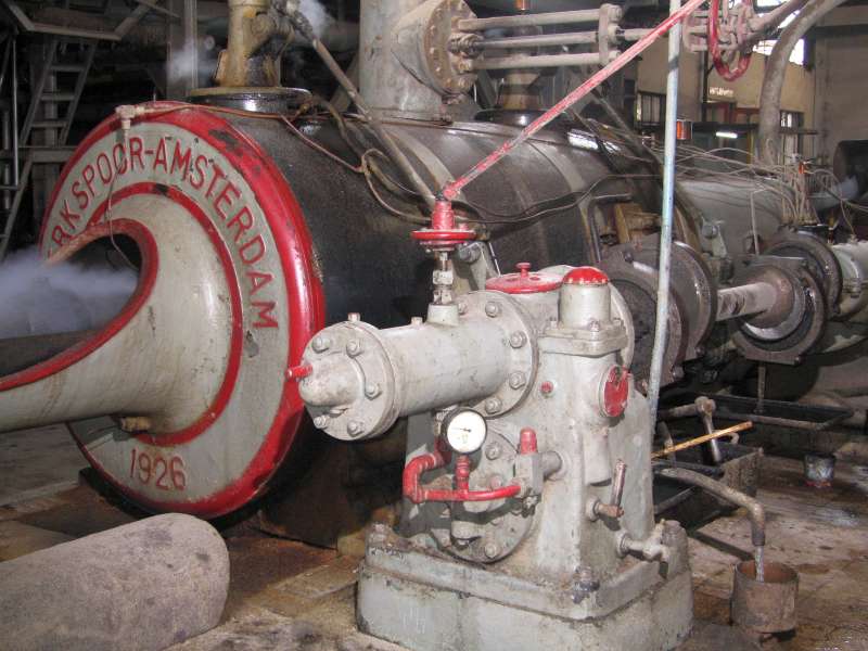 Dampfmaschine: Zylinder mit Regler