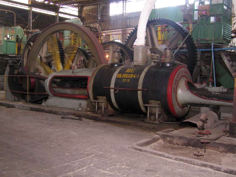 Dampfmaschine: Außenseite; Zylinder rechts vorn