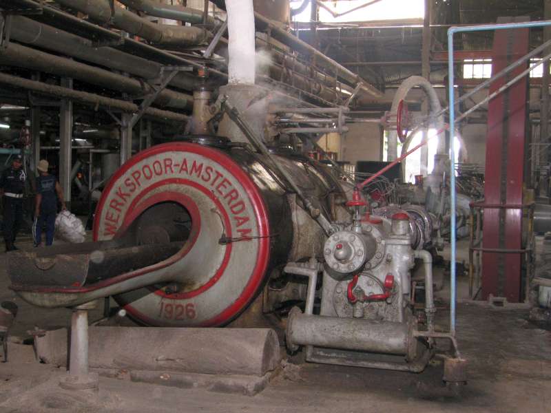 Dampfmaschine: Zylinderdeckel und Regler