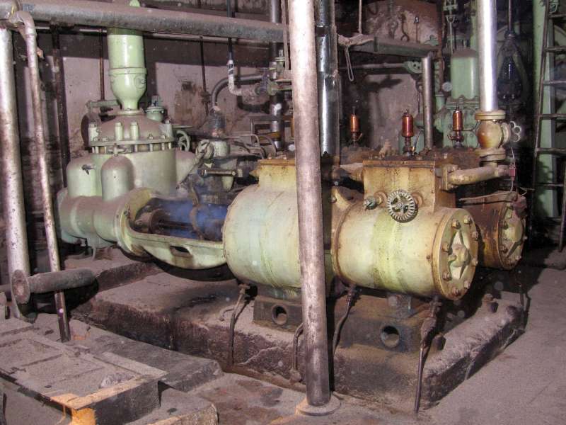 Dampfpumpe: Dampfzylinder vorn rechts