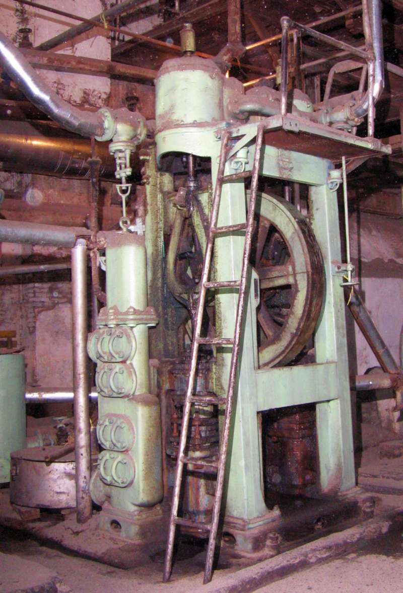 Dampfpumpe: halbseitlich (mit Leiter); Zustand 2007