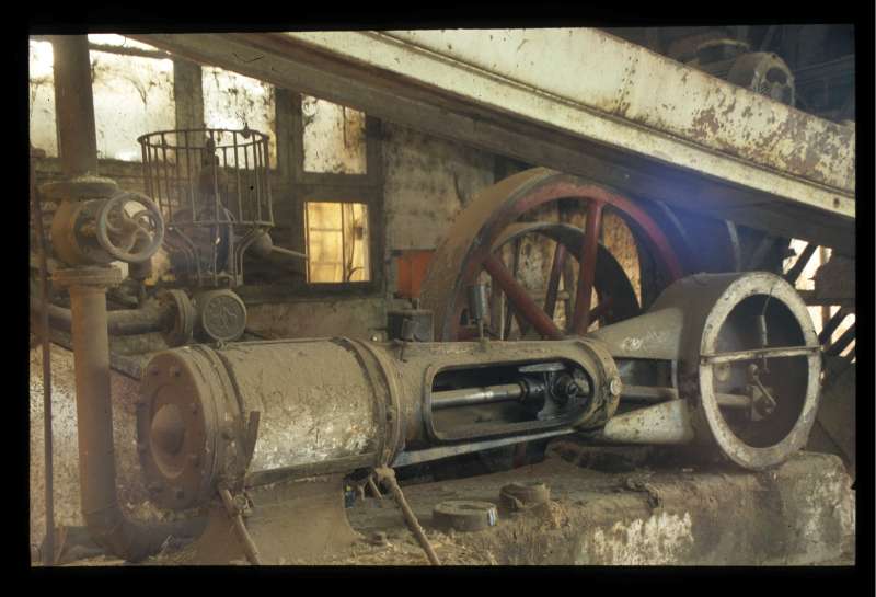 Dampfmaschine: Maschinen-Außenseite, Zylinder vorn links