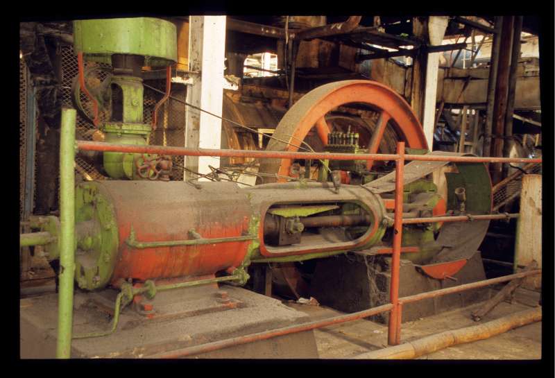Dampfmaschine: Maschinen-Außenseite, Zylinder vorn links