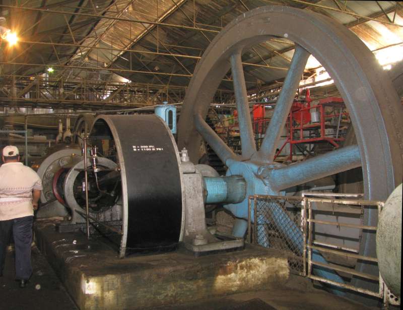Dampfmaschine: Kurbelseite, von außen
