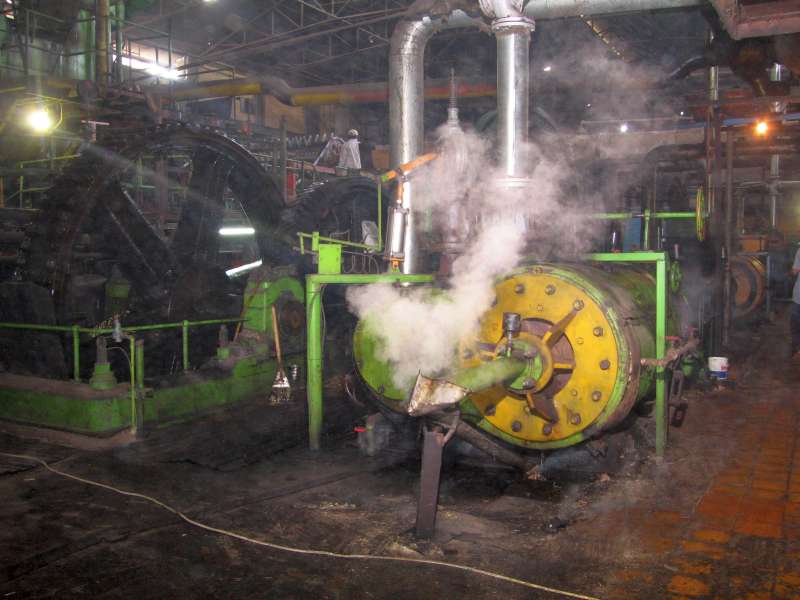 Dampfmaschine: Deckelseite links