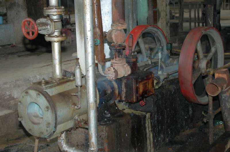 Dampfpumpe: Pumpzylinder links vorn