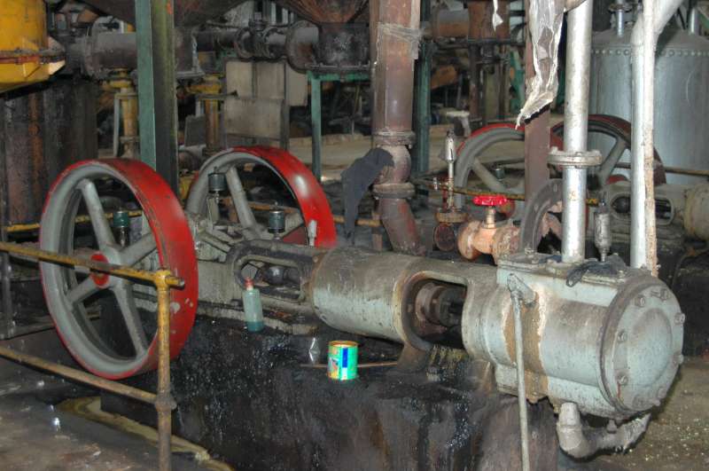 Dampfpumpe: Pumpzylinder rechts vorn