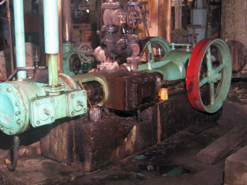 Dampfpumpe: Pumpzylinder links vorn