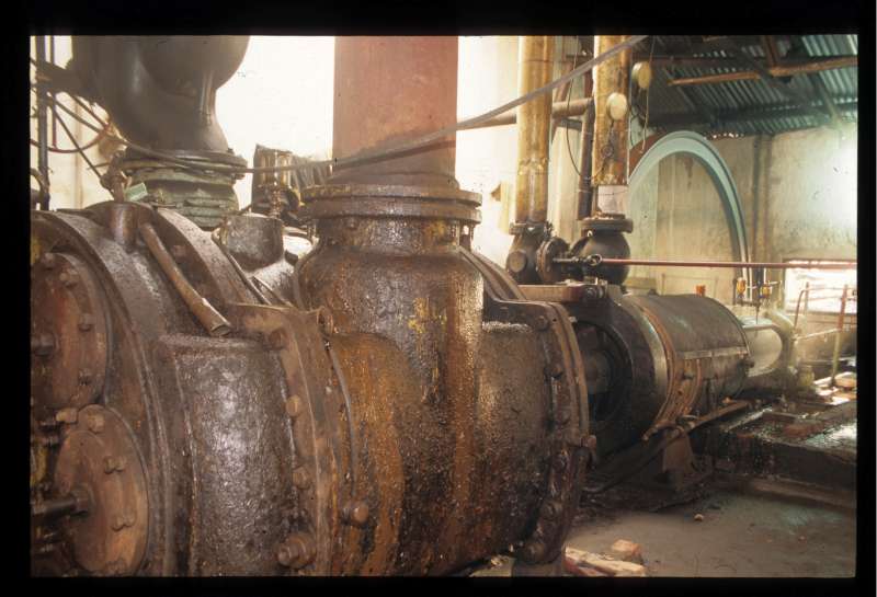 Dampfpumpe: Pumpzylinder vorn links