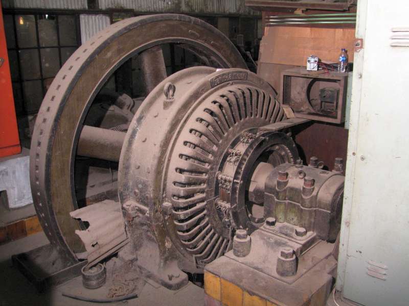 Dampfmaschine: Generator und Schwungrad