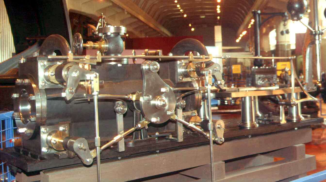 Corliss-Dampfmaschinenzylinder