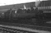 Dampflokomotive: 64 361, vor Zug am Bahnsteig; Bf Nürnberg Hbf