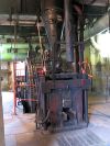 Dampf-Brikettpresse: Dampfmaschine: Brikettauslauf der Einstrangpresse